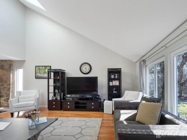 Building Photo - 592 Cabot Hill Rd