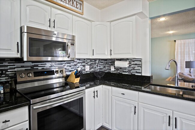 Building Photo - 9032 SE Sandridge Ave