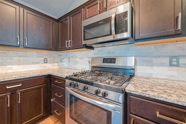 Building Photo - 14015 Lake Cres Dr