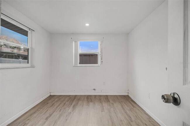 Building Photo - 723 24th St NW