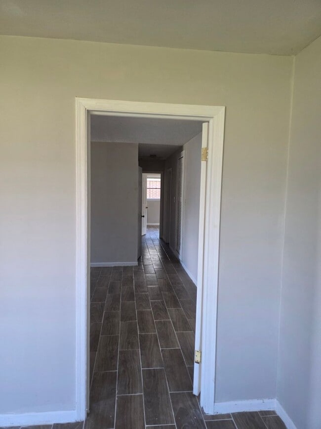 Building Photo - 3/4 BR  Brick ranch