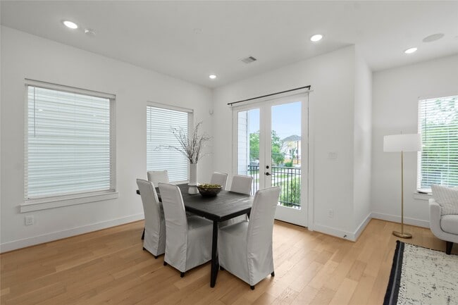 Building Photo - 3013 Nagle St