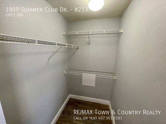 Building Photo - 1909 Summer Club Dr