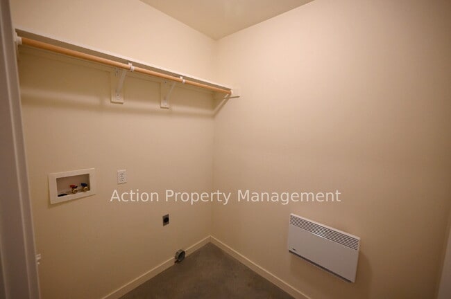 Building Photo - 2 bed, 2 bath, 1 car garage in a 4-plex, in Sequim