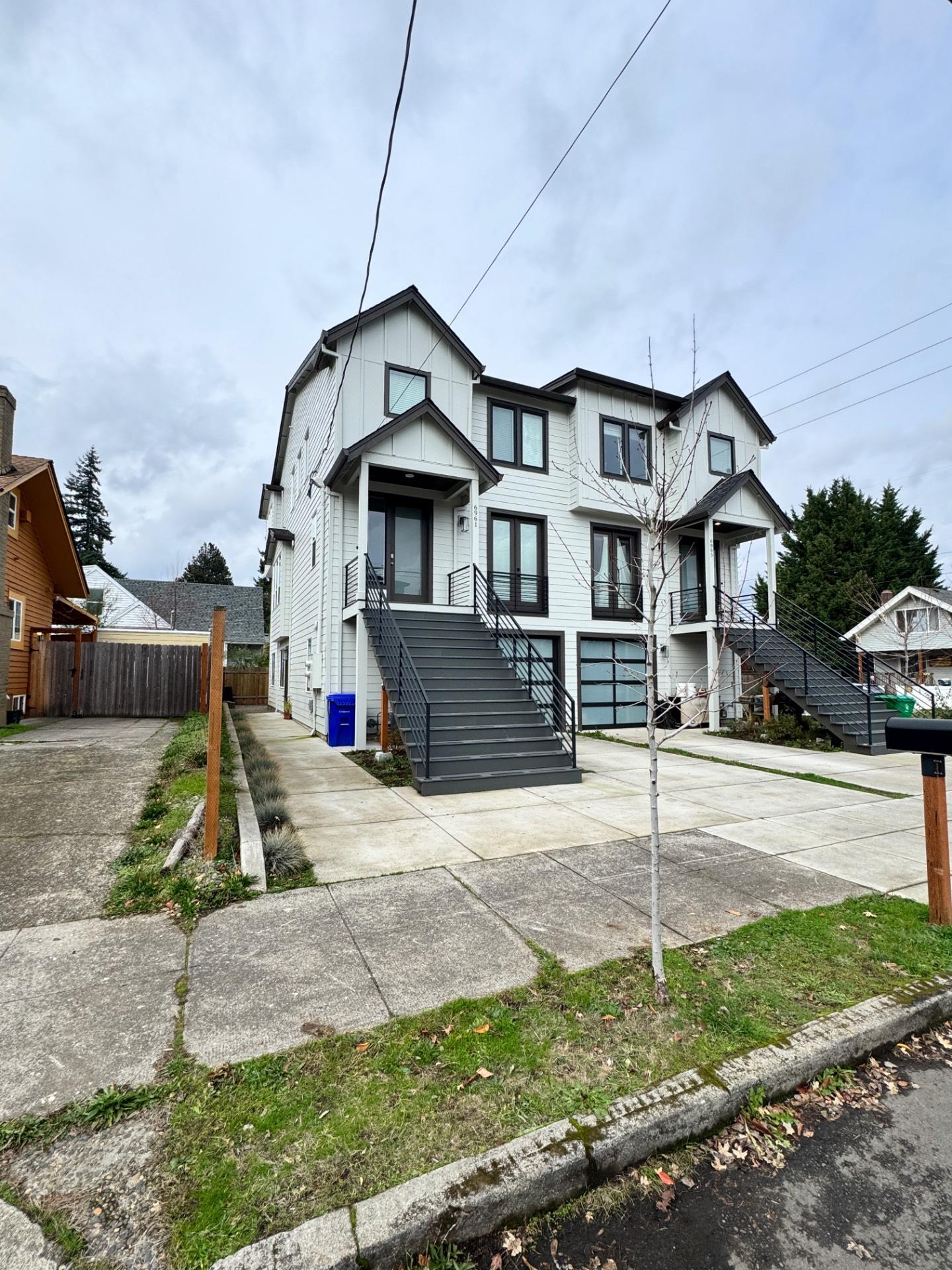 Building Photo - Modern University Park apartment by UP & Cathedral Park