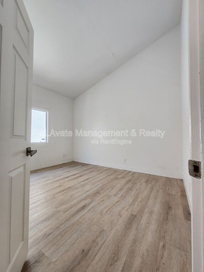 Building Photo - 14625 Dickens St