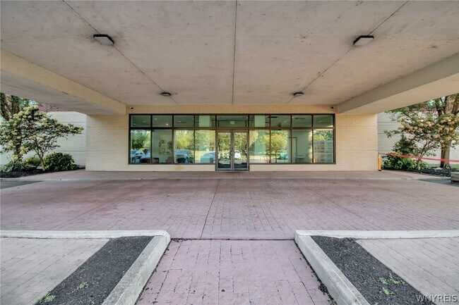 Building Photo - 200 Lakefront Blvd