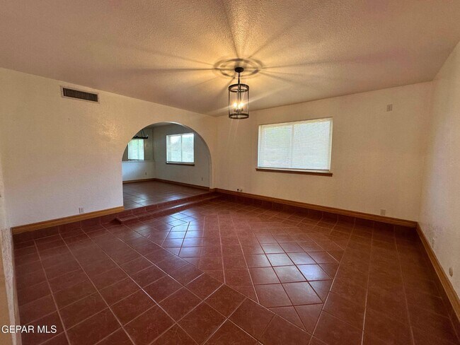 Building Photo - 1067 Villa Linda Way