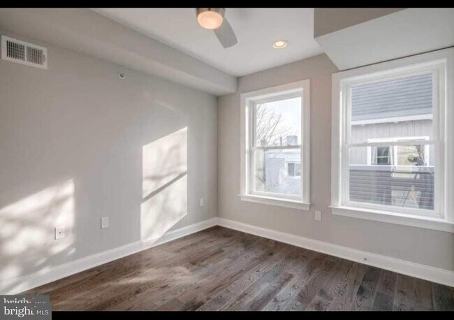 Building Photo - 1529 S Lambert St