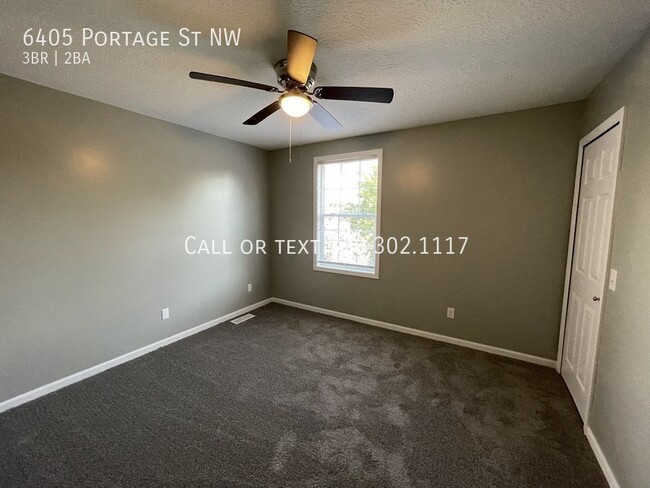 Building Photo - Three bedroom two bathroom duplex for rent