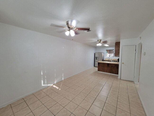 Building Photo - 2 Bedroom, 1 bath Apartment for Rent in Brawley