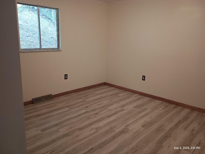 Bedroom - 970 Turner Rd