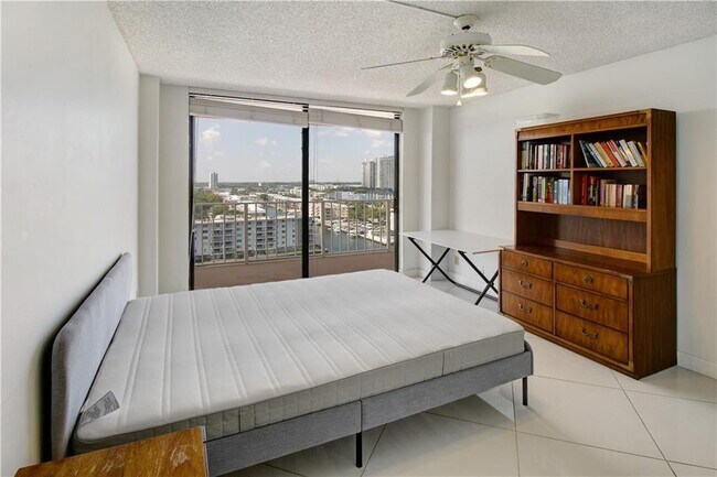 Building Photo - 290 174th St St