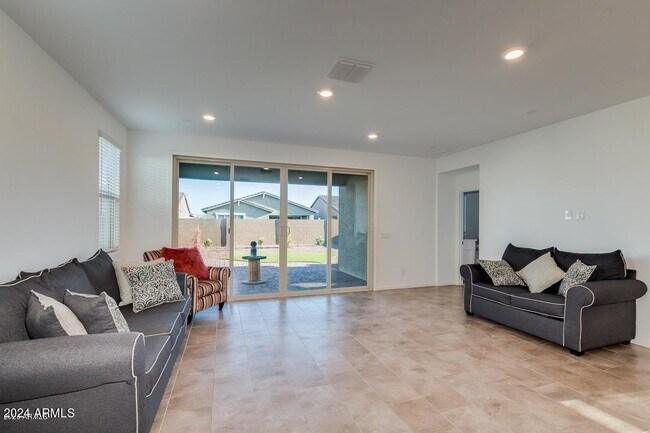 Building Photo - 9419 W Willow Bend Ln