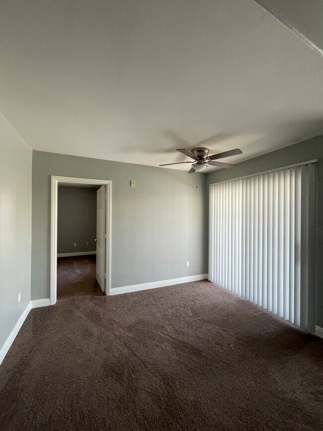 Building Photo - Cozy Condo
