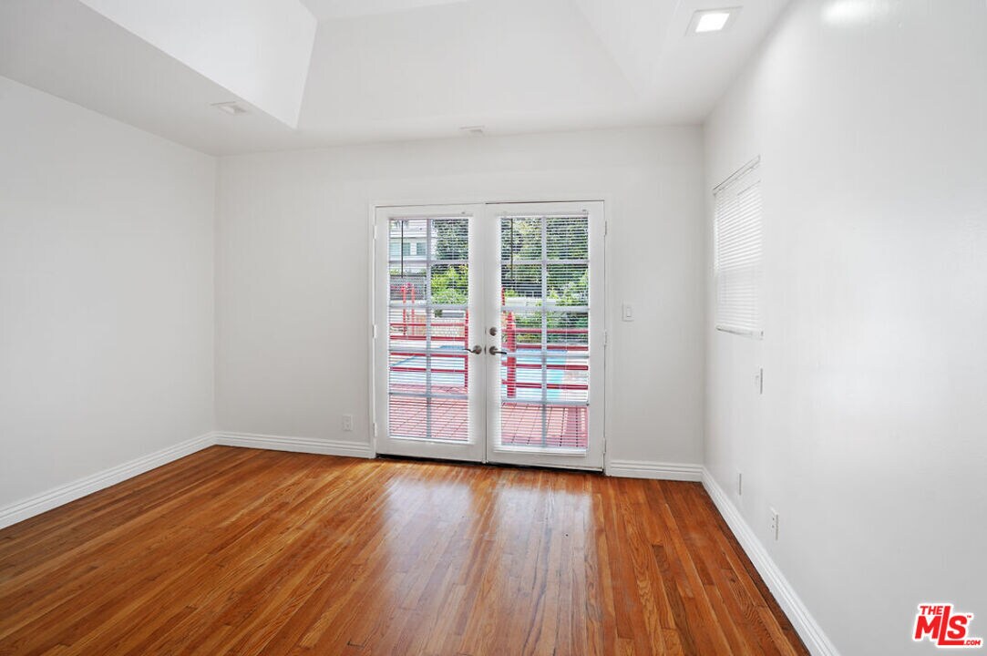 Primary Bedroom - 2350 Malcolm Ave