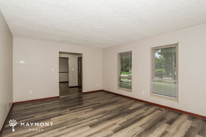 Building Photo - 8233 Lake Ridge Dr