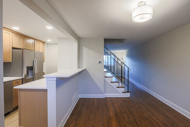 Building Photo - RENOVATED PARKVILLE TOWNHOME 3BR 1.5BA