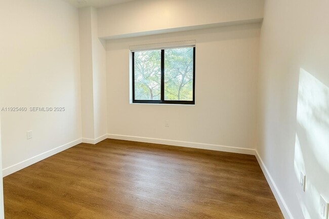 Building Photo - 1950 Fletcher St