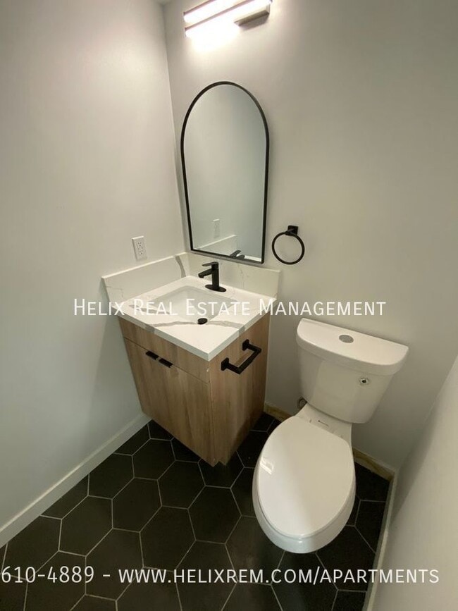 Building Photo - 1313 Huntington Dr