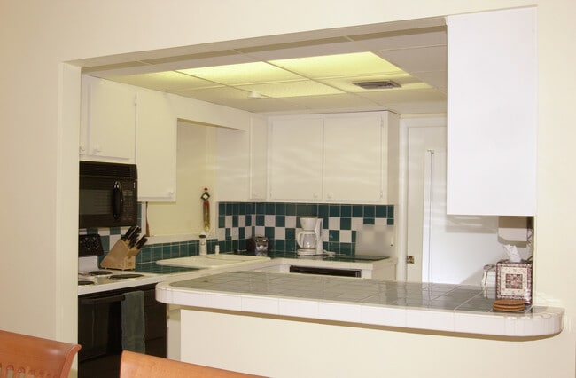 Keys cottage style fully equipped kitchen! - 159 Dubonnet Rd