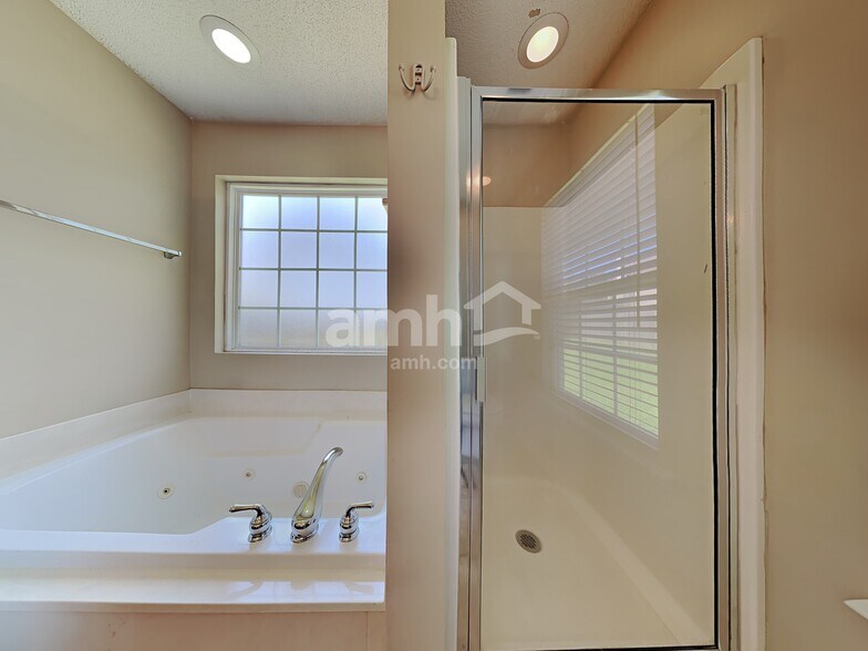 Building Photo - 305 Springdale Ct