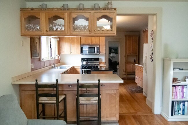 Building Photo - 10 Wallace Aveune