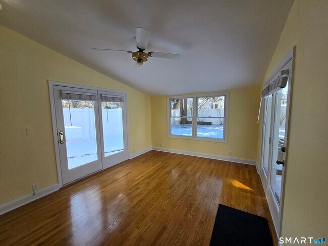 Building Photo - 148 Catherine St