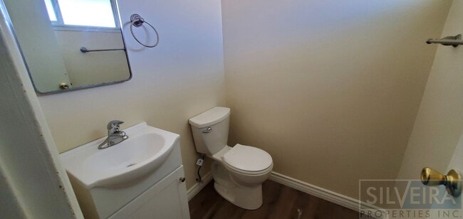 Building Photo - 3 bed, 1.5 bath home available!