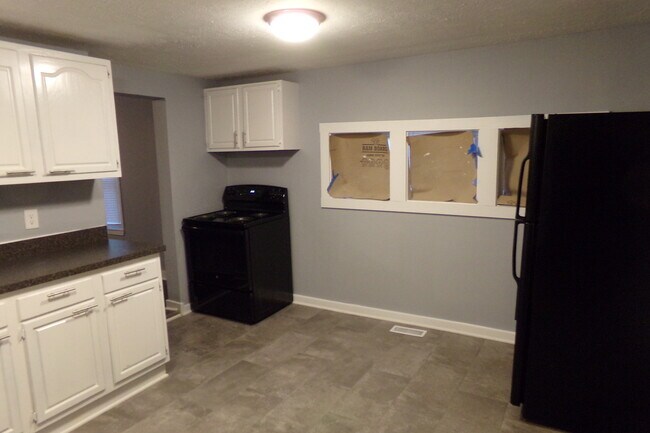 Building Photo - 229 E Southern Heights Ave