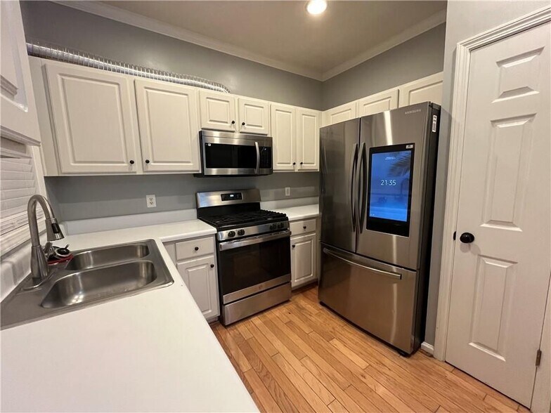 Building Photo - 320 Harmony Ct