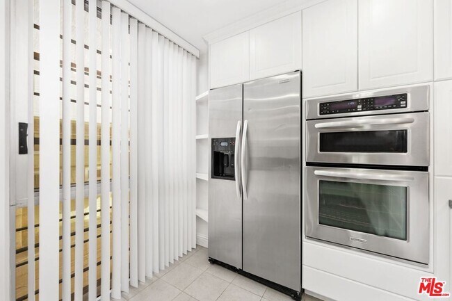 Building Photo - 515 Ocean Ave