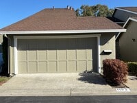 Building Photo - Newly Remodeled Townhouse Available Now!