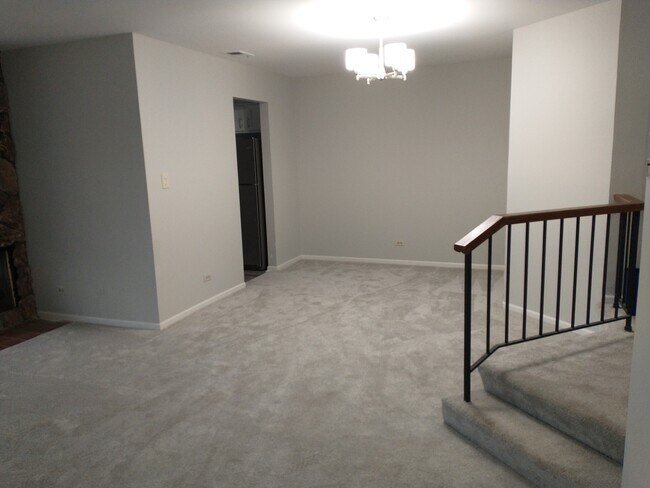 Building Photo - 905 Surrey Dr