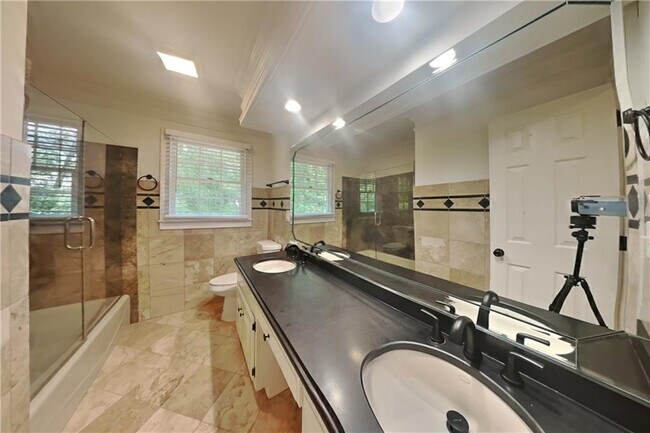 Building Photo - 5340 Bannergate Dr
