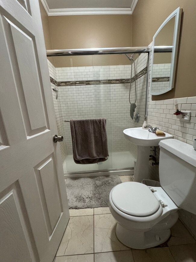 Building Photo - 4736 N Magnolia Ave