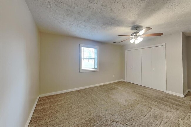 Building Photo - 3932 Fairington Dr