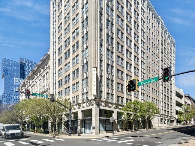 Building Photo - 700 Church St
