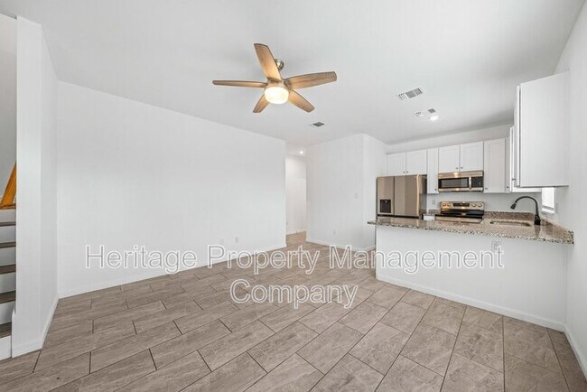 Building Photo - 323 Gabriel