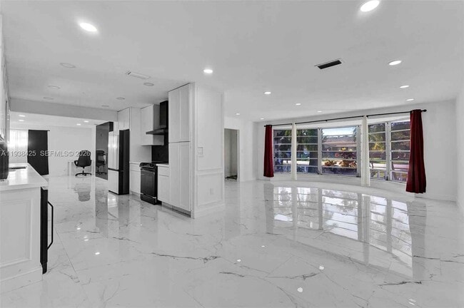 Building Photo - 860 NW 207th St