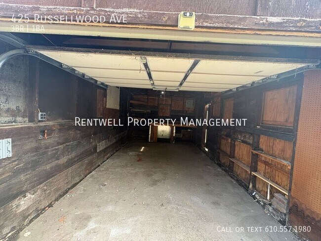 Building Photo - 425 Russellwood Ave