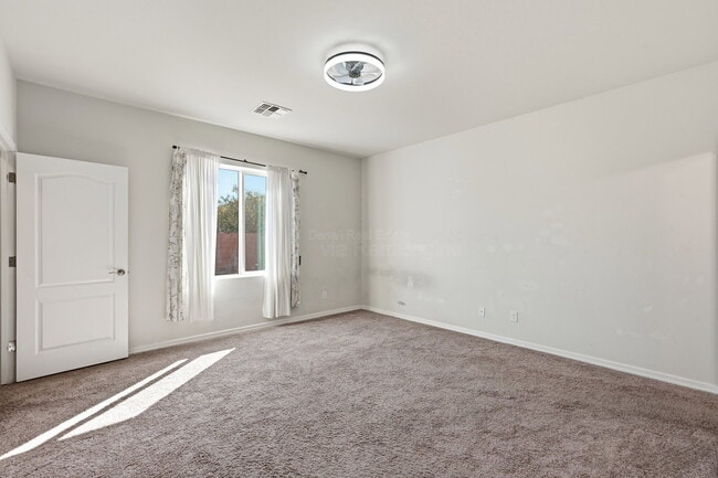 Building Photo - 6737 S Cut Bow Dr