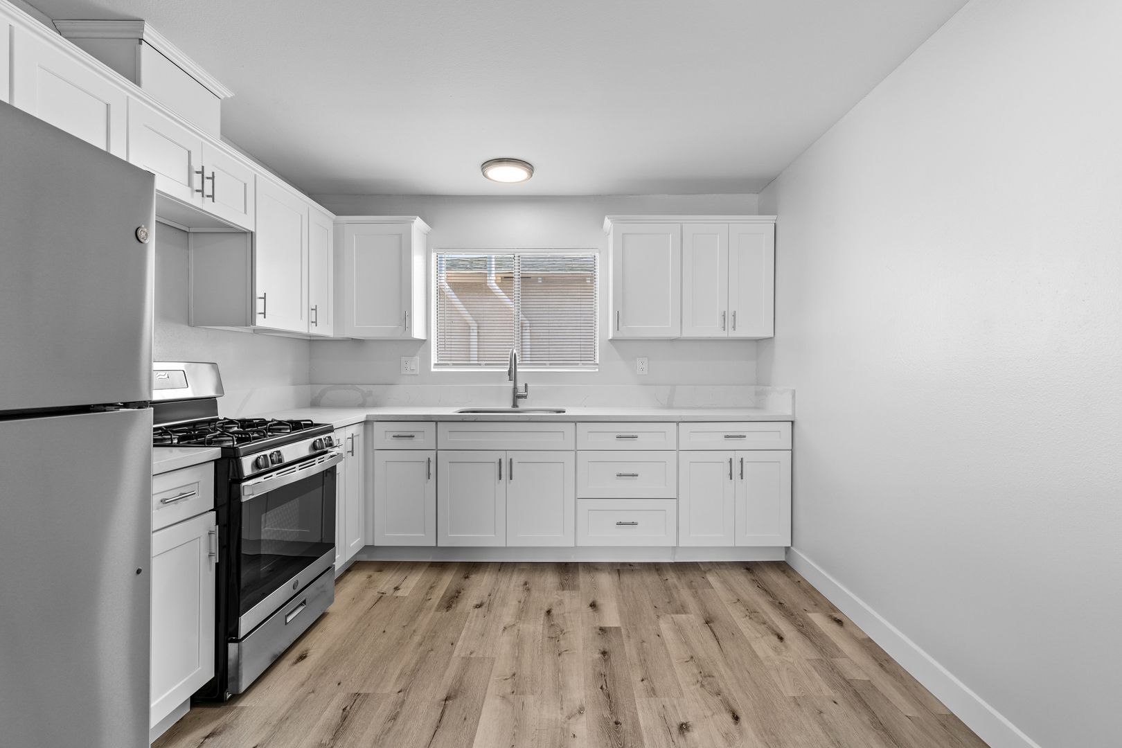 Building Photo - 1050 Gaviota Ave