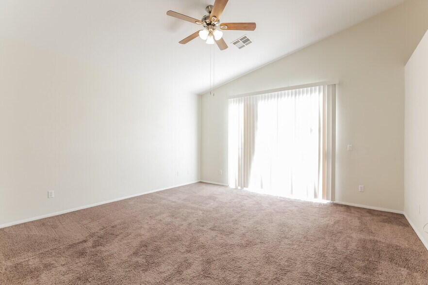 Building Photo - 45 Pangloss St