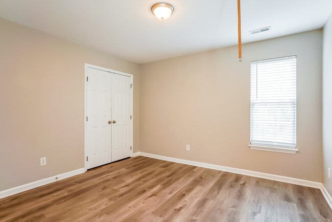 Building Photo - 9620 White Carriage Dr