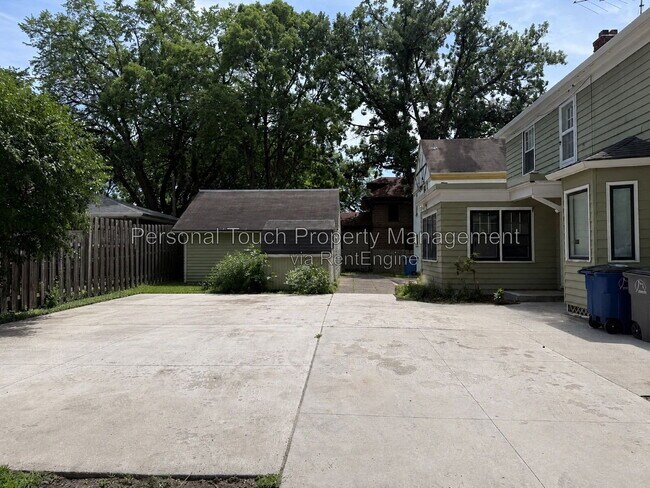 Building Photo - 704 8th St S