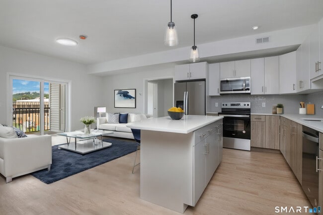 Building Photo - 130 N Main St