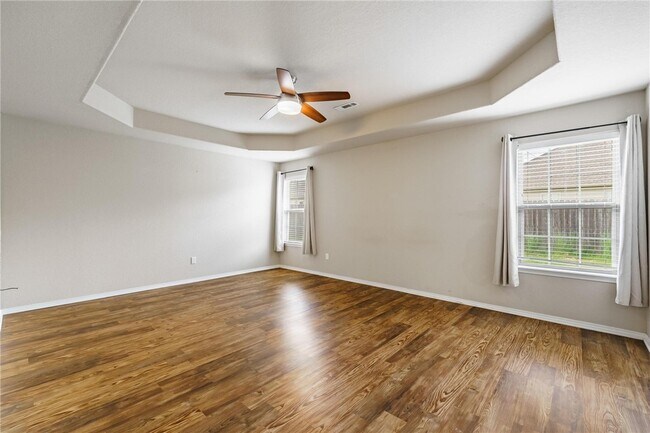Building Photo - 530 Lasso Ln