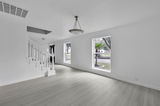 Building Photo - 549 Brandon Rd