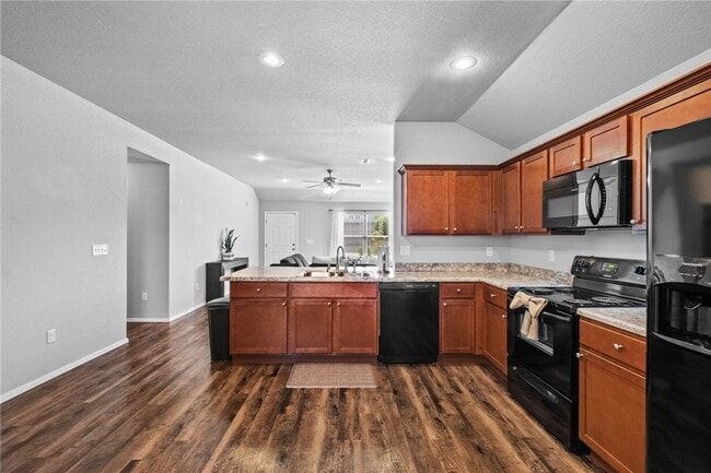 Building Photo - 927 E Swift Dr